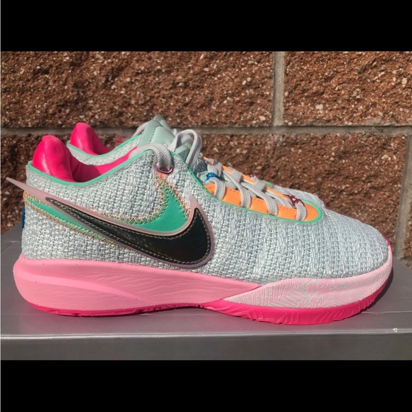 Nike Multicolor labrons - Picture 1 of 4
